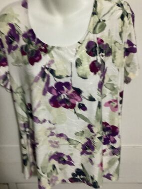 croft & barrow White Scoop Neck Tee with Purple and Green Floral Print size XL